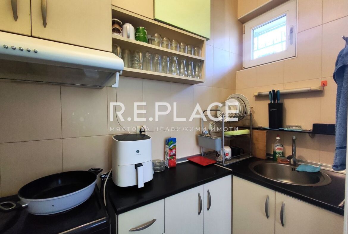 Продава апартамент с три стаи в гр Варна, Зимно Кино Тракия