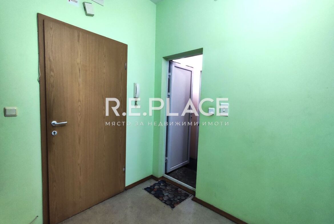 Продава апартамент с три стаи в гр Варна, Зимно Кино Тракия