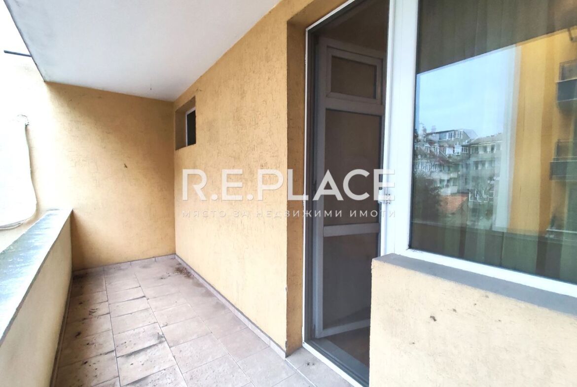 Продава двустаен апартамент гр. Варна, кв. Погреби