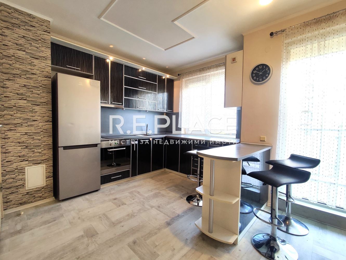 Предлага тристаен апартамент в гр. Варна, ХЕИ