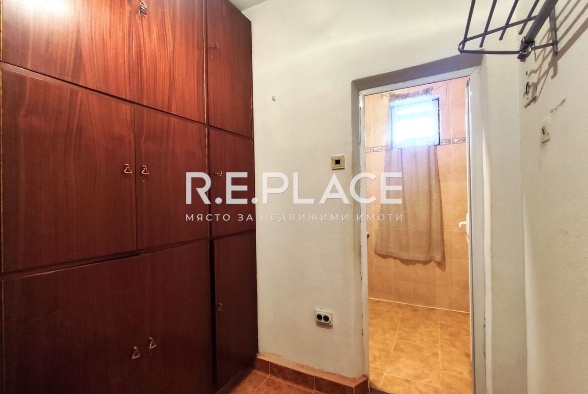 Продава тристаен апартамент в Център, гр. Варна