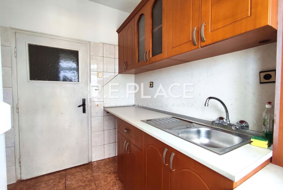 Продава тристаен апартамент в Център, гр. Варна