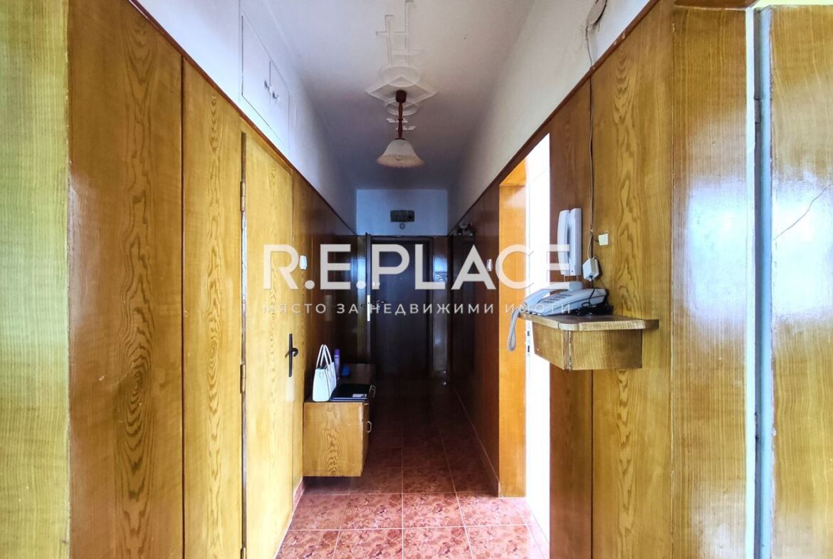 Продава тристаен апартамент в Център, гр. Варна