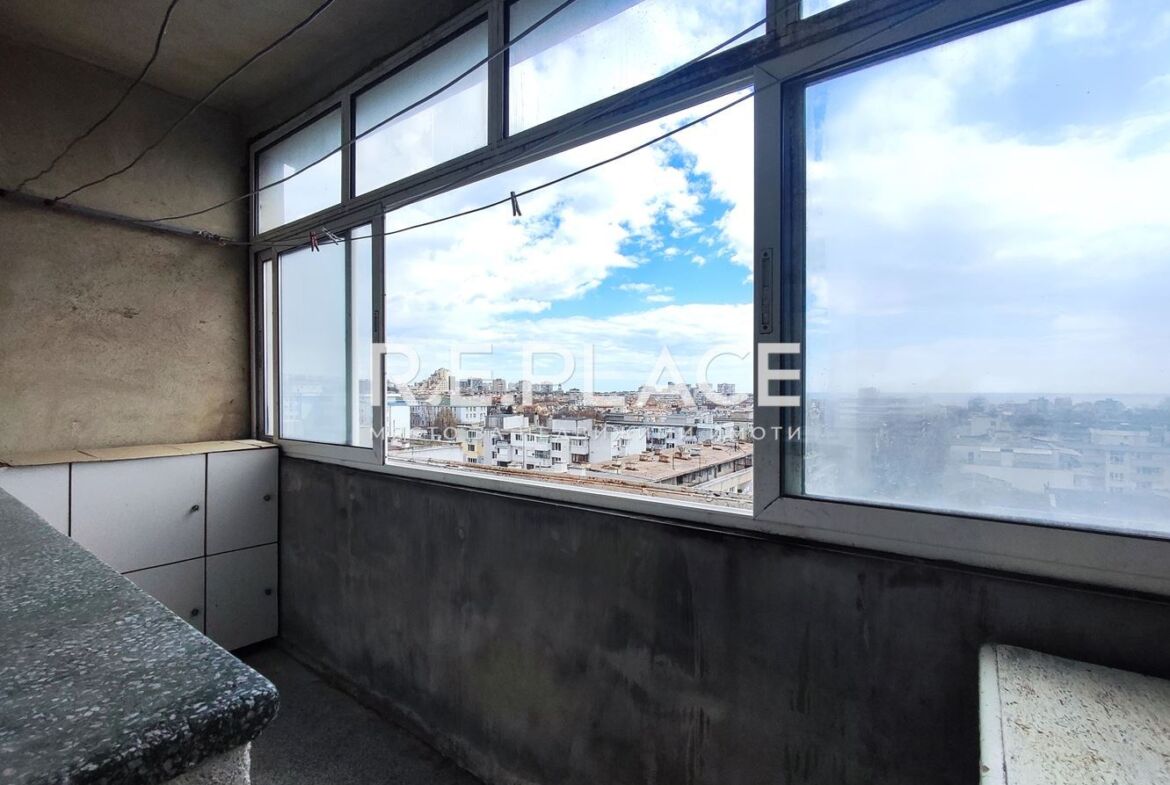 Продава тристаен апартамент в Център, гр. Варна