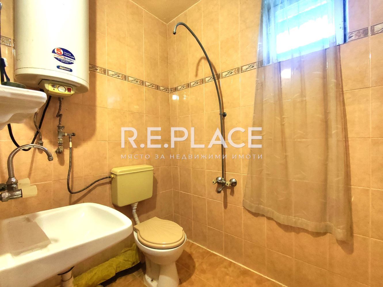 Продава тристаен апартамент в Център, гр. Варна