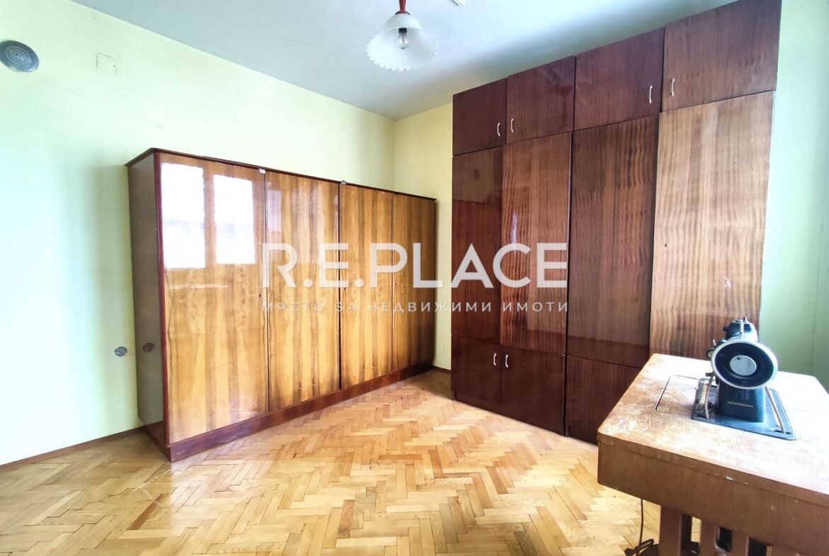 Продава тристаен апартамент в Център, гр. Варна