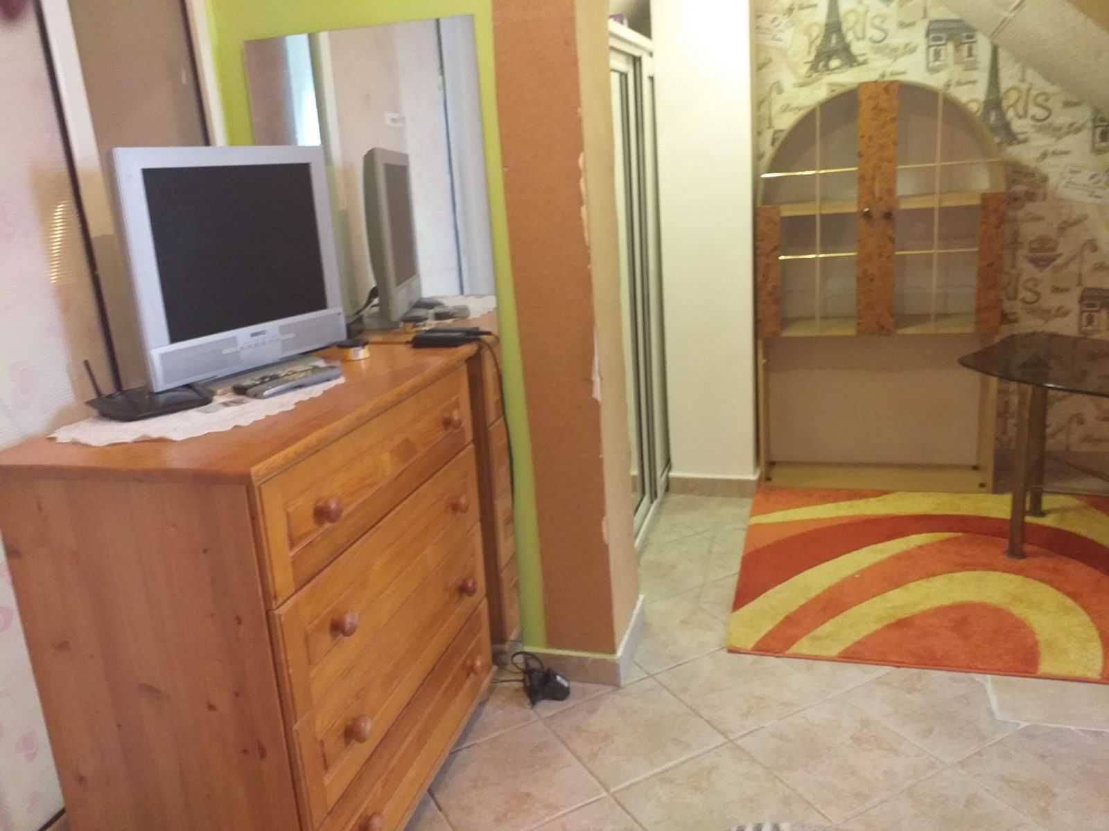 Продава се просторен мезонет с три спални – гр. Варна, район Колхозен пазар