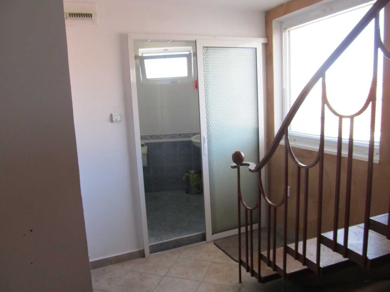 Продава се просторен мезонет с три спални – гр. Варна, район Колхозен пазар