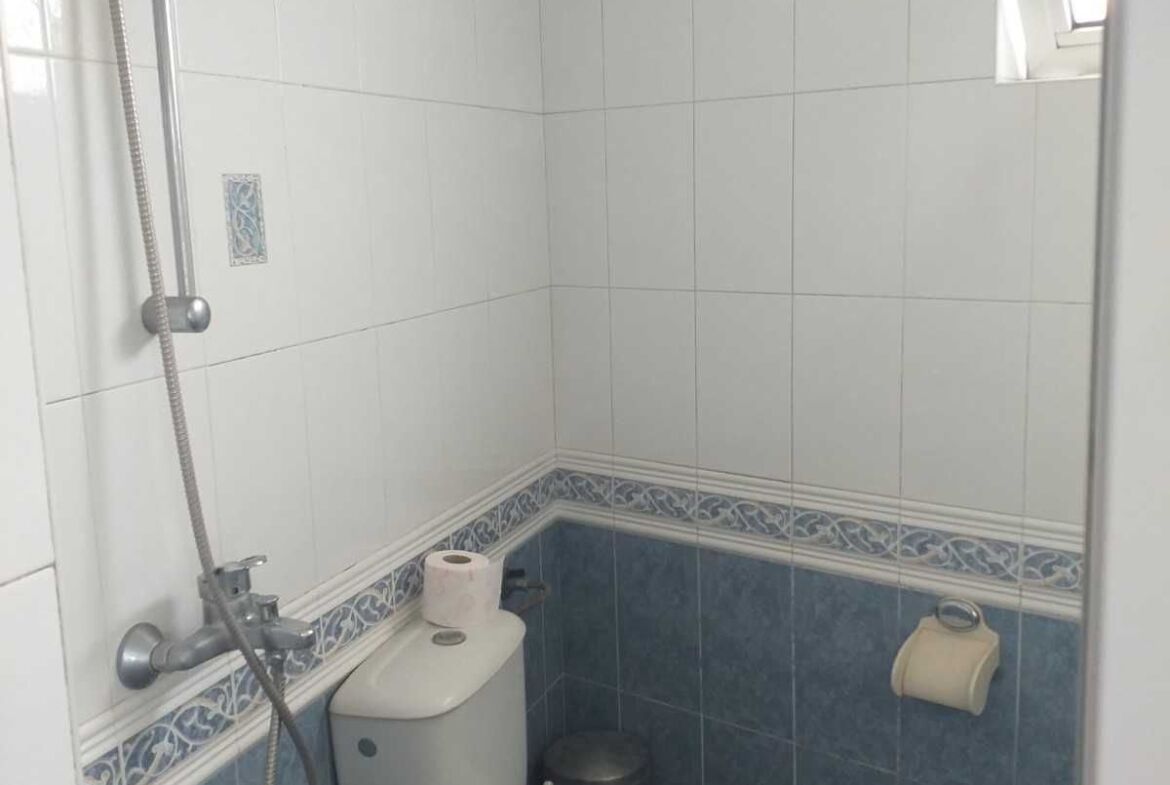 Продава се просторен мезонет с три спални – гр. Варна, район Колхозен пазар