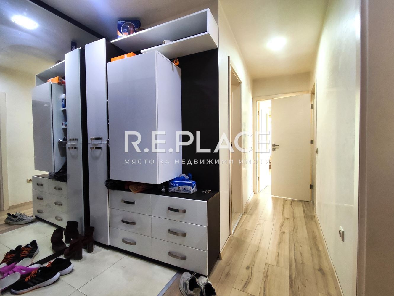 Продава Тристаен апартамен кв. Погреби, гр. Варна.