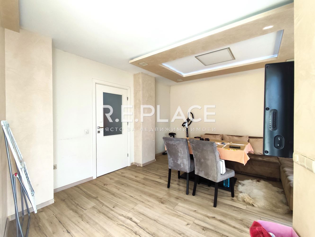 Продава Тристаен апартамен кв. Погреби, гр. Варна.