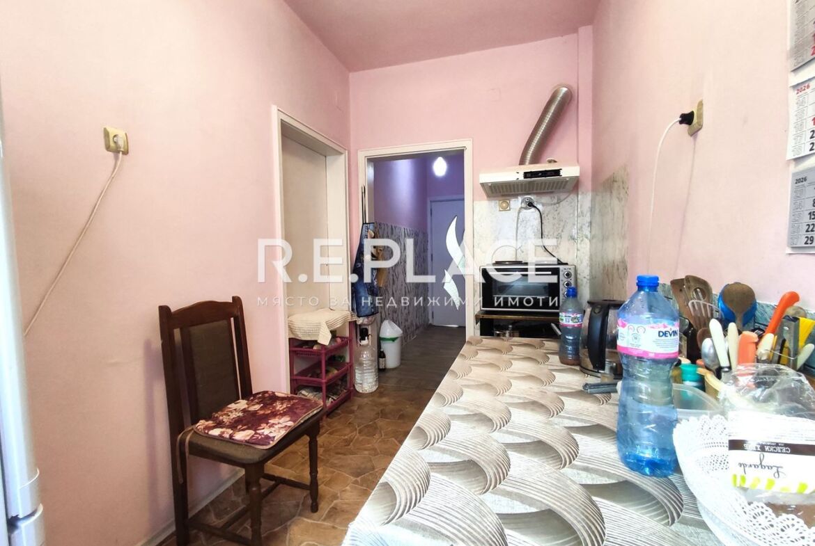 Продава апартамент с четири отделни стаи в кв. Лятно Кино Тракия, гр. Варна