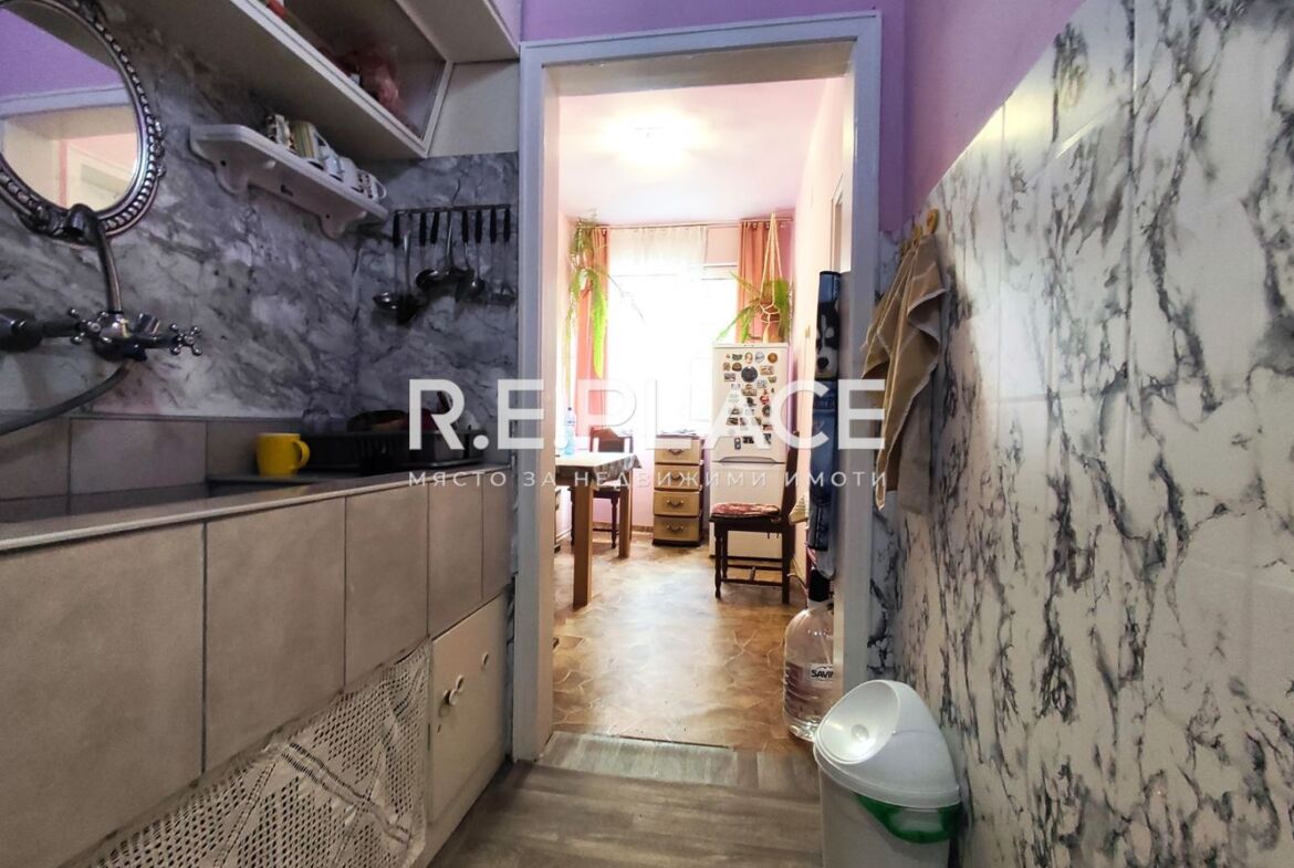 Продава апартамент с четири отделни стаи в кв. Лятно Кино Тракия, гр. Варна