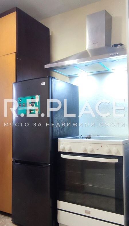 Предлагаме едностаен апартамент със статут на гараж в гр. Варна, кв. Бриз
