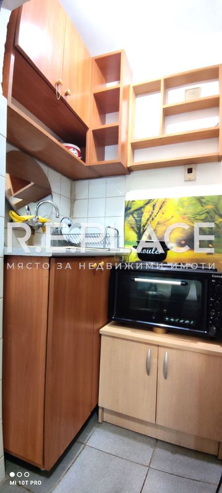 Продава еднпостаен апартамент със статут на офис гр. Варна, - кв. Погреби
