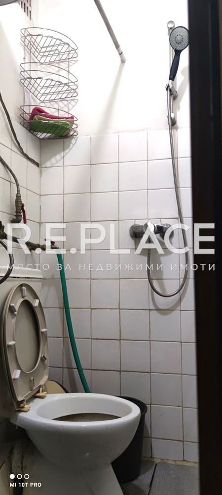 Продава еднпостаен апартамент със статут на офис гр. Варна, - кв. Погреби