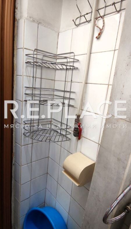Продава еднпостаен апартамент със статут на офис гр. Варна, - кв. Погреби
