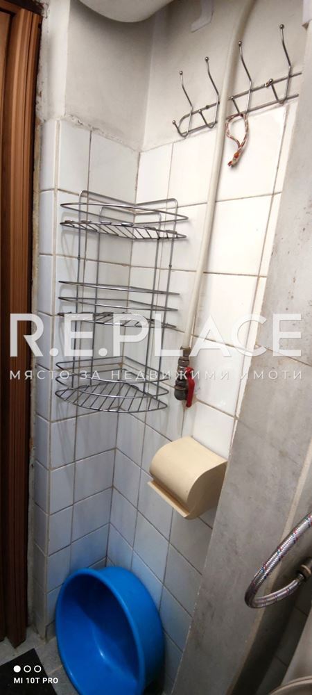Продава еднпостаен апартамент със статут на офис гр. Варна, - кв. Погреби