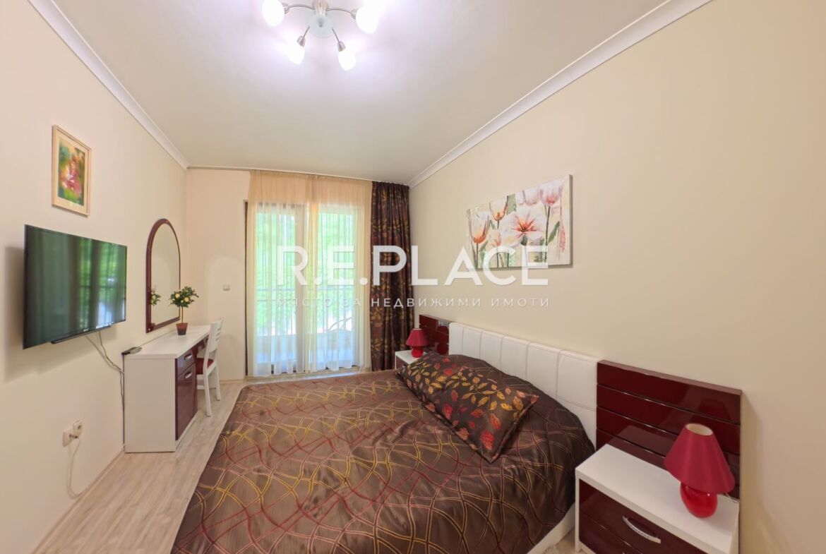 Тристаен апартамент 119 кв.м за продажба в затворен комплекс, Св. Св. Константин и Елена, Варна