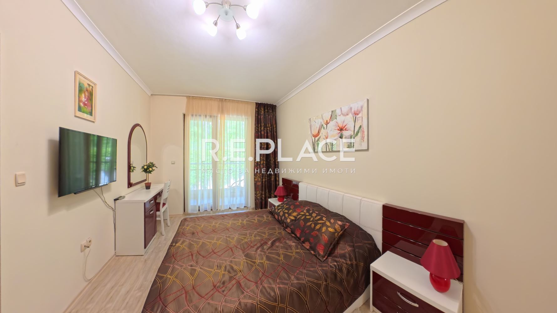 Тристаен апартамент 119 кв.м за продажба в затворен комплекс, Св. Св. Константин и Елена, Варна