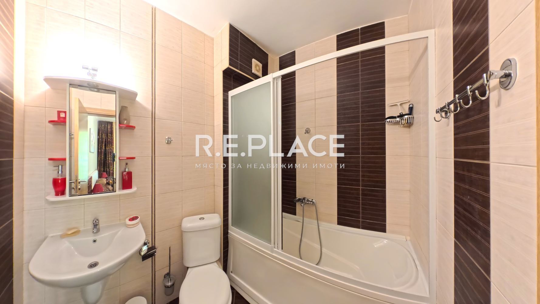 Тристаен апартамент 119 кв.м за продажба в затворен комплекс, Св. Св. Константин и Елена, Варна