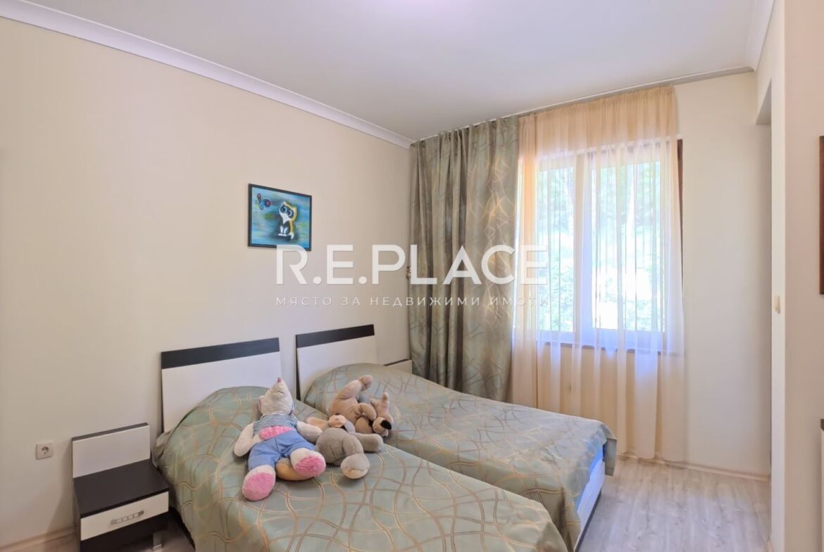 Тристаен апартамент 119 кв.м за продажба в затворен комплекс, Св. Св. Константин и Елена, Варна