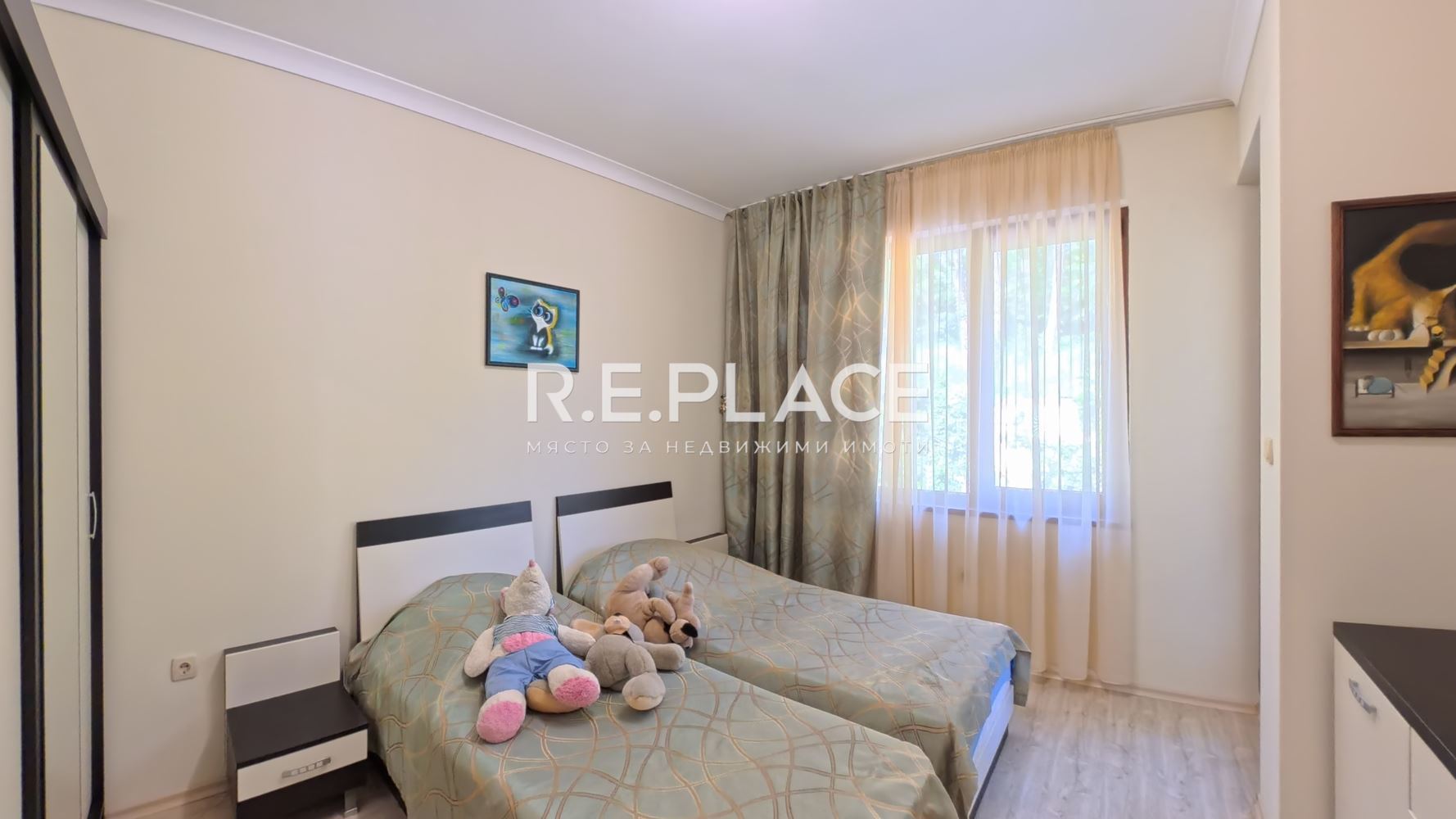 Тристаен апартамент 119 кв.м за продажба в затворен комплекс, Св. Св. Константин и Елена, Варна