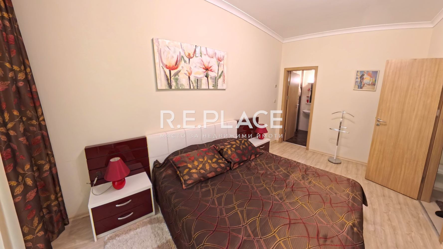 Тристаен апартамент 119 кв.м за продажба в затворен комплекс, Св. Св. Константин и Елена, Варна
