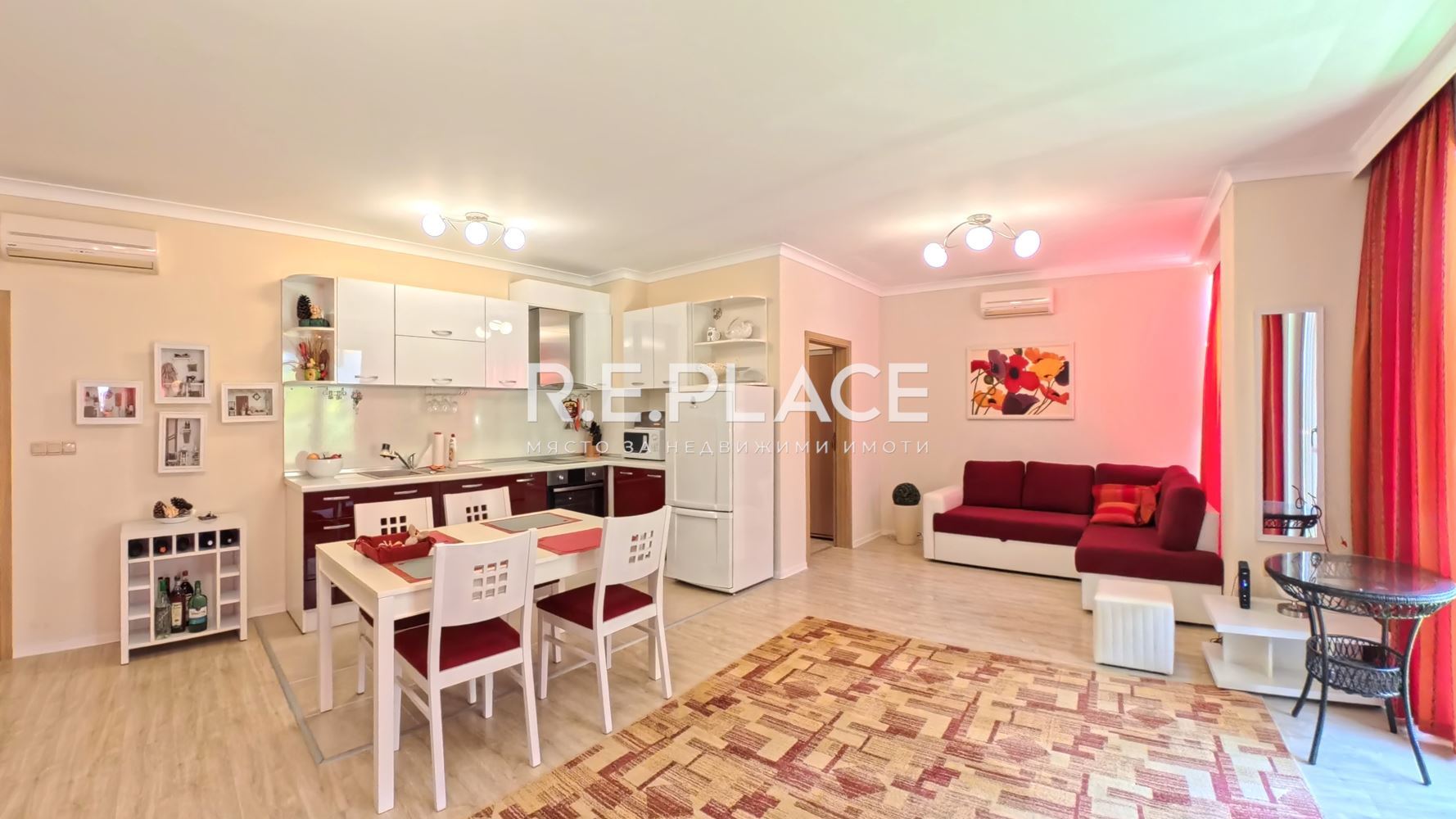 Тристаен апартамент 119 кв.м за продажба в затворен комплекс, Св. Св. Константин и Елена, Варна