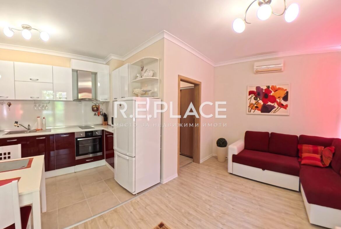 Тристаен апартамент 119 кв.м за продажба в затворен комплекс, Св. Св. Константин и Елена, Варна