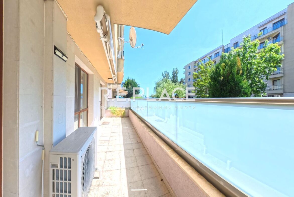 Продава тристаен апартамент в област Варна, Св. Св. Константин и Елена