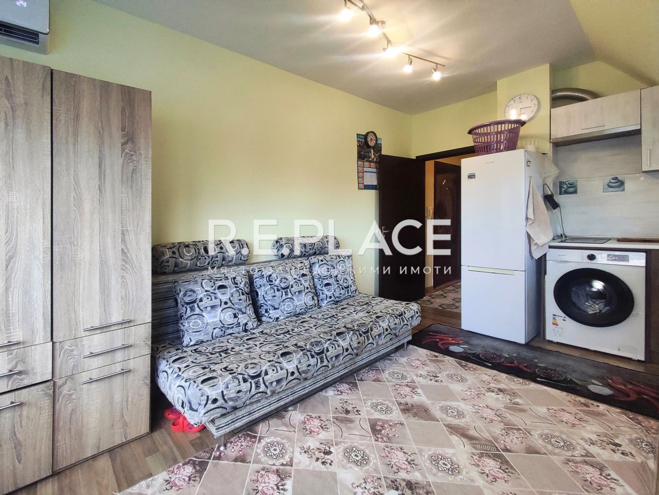 Продава двустаен апартамент с паркомясто в гр. Варна, кв. Погреби
