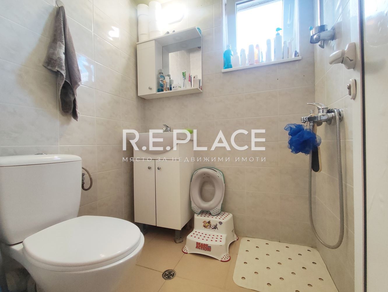 Продава двустаен апартамент с паркомясто в гр. Варна, кв. Погреби