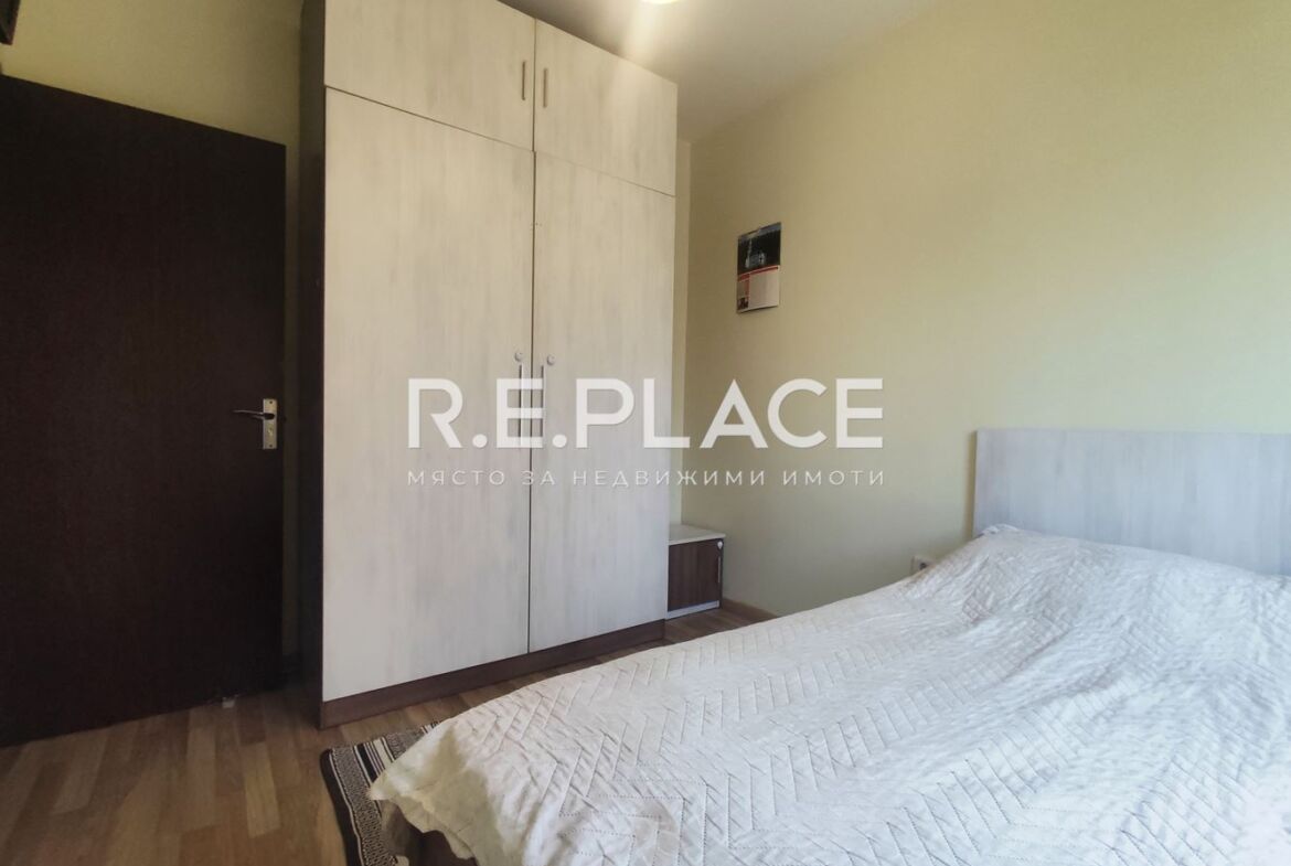 Продава двустаен апартамент с паркомясто в гр. Варна, кв. Погреби