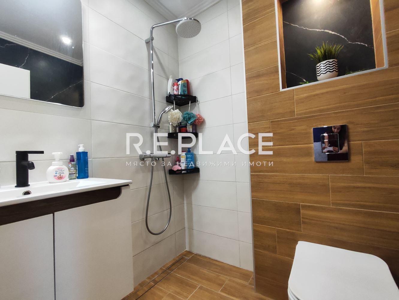 Продава тристаен апартамент с голяма тераса 55 кв. м гр. Варна, Възраждане 1