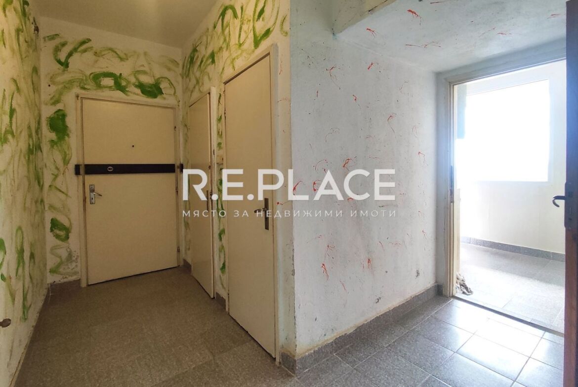 Продава апартамент с три стаи в гр. Варна, Младост 2