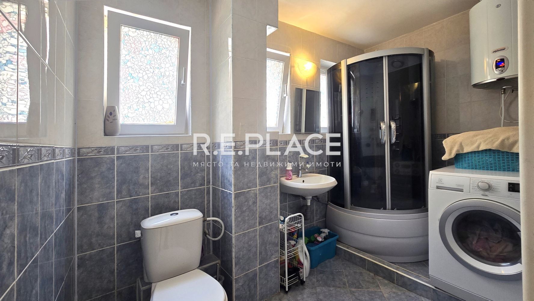 Продава тристаен апартамент с морска панорама гр. Варна, кв. Бриз