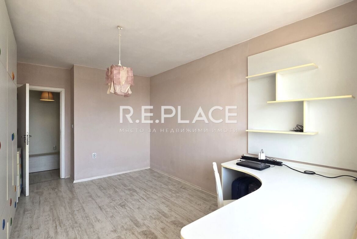 Продава тристаен апартамент с морска панорама гр. Варна, кв. Бриз