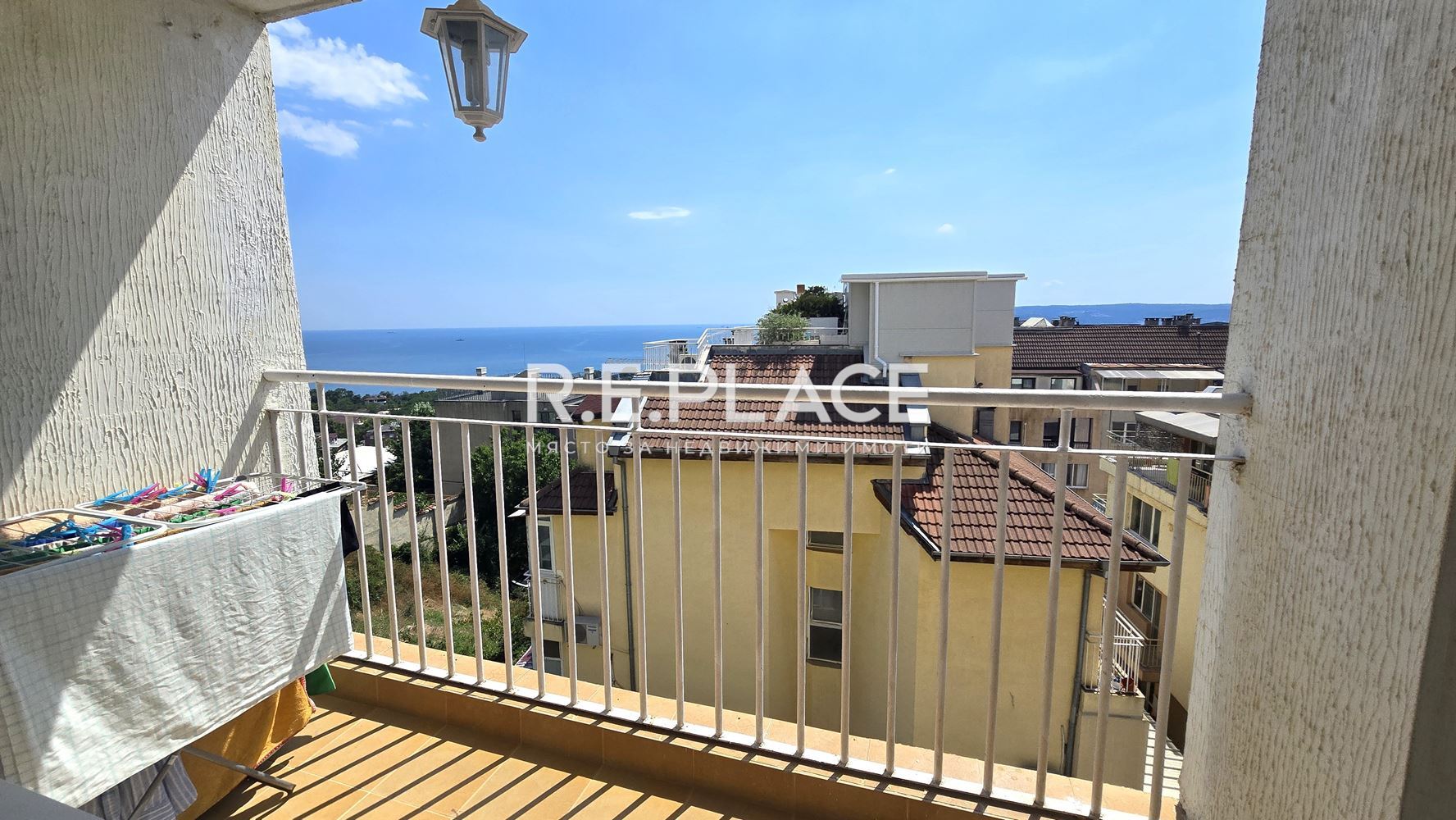 Продава тристаен апартамент с морска панорама гр. Варна, кв. Бриз