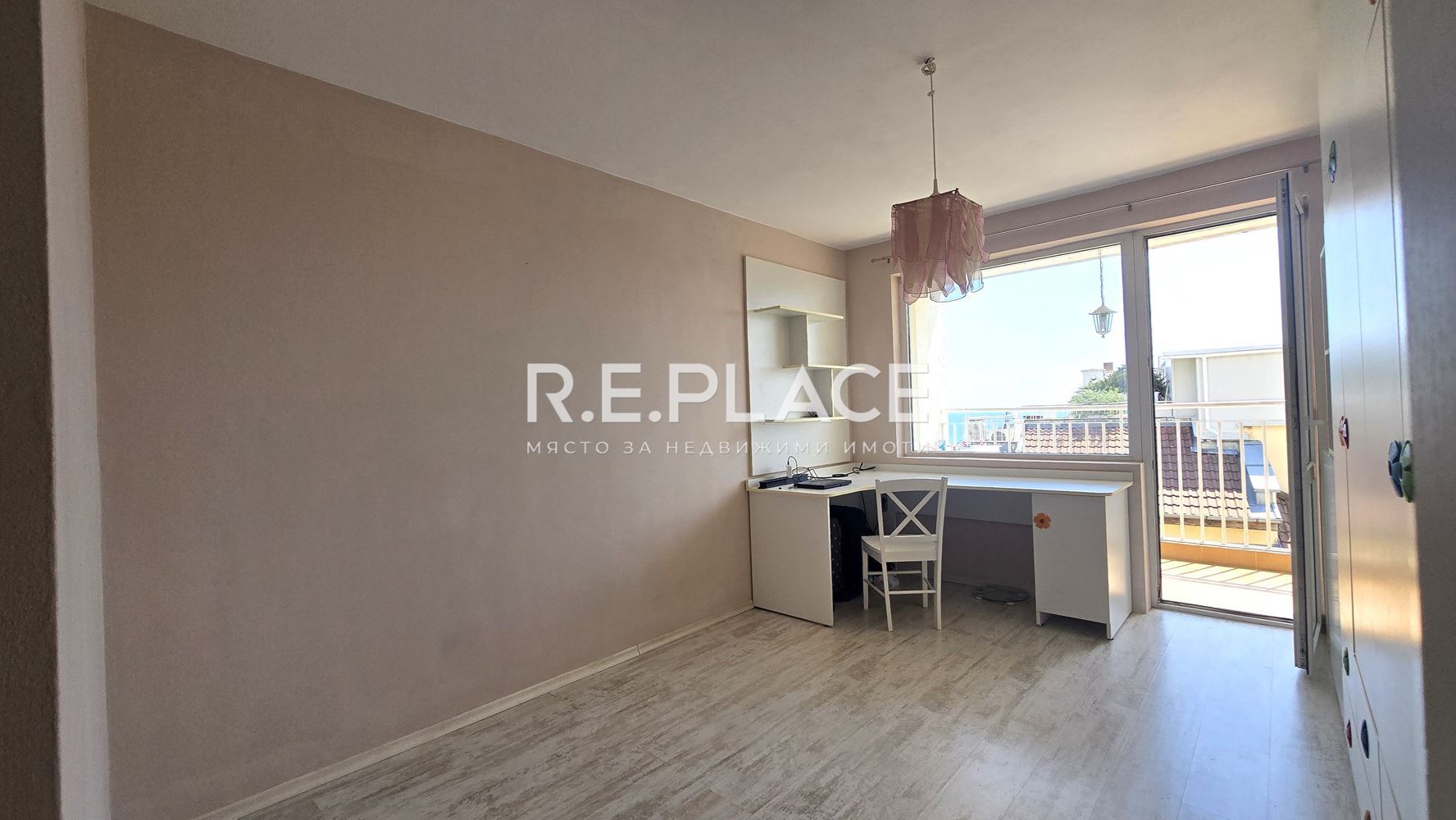 Продава тристаен апартамент с морска панорама гр. Варна, кв. Бриз