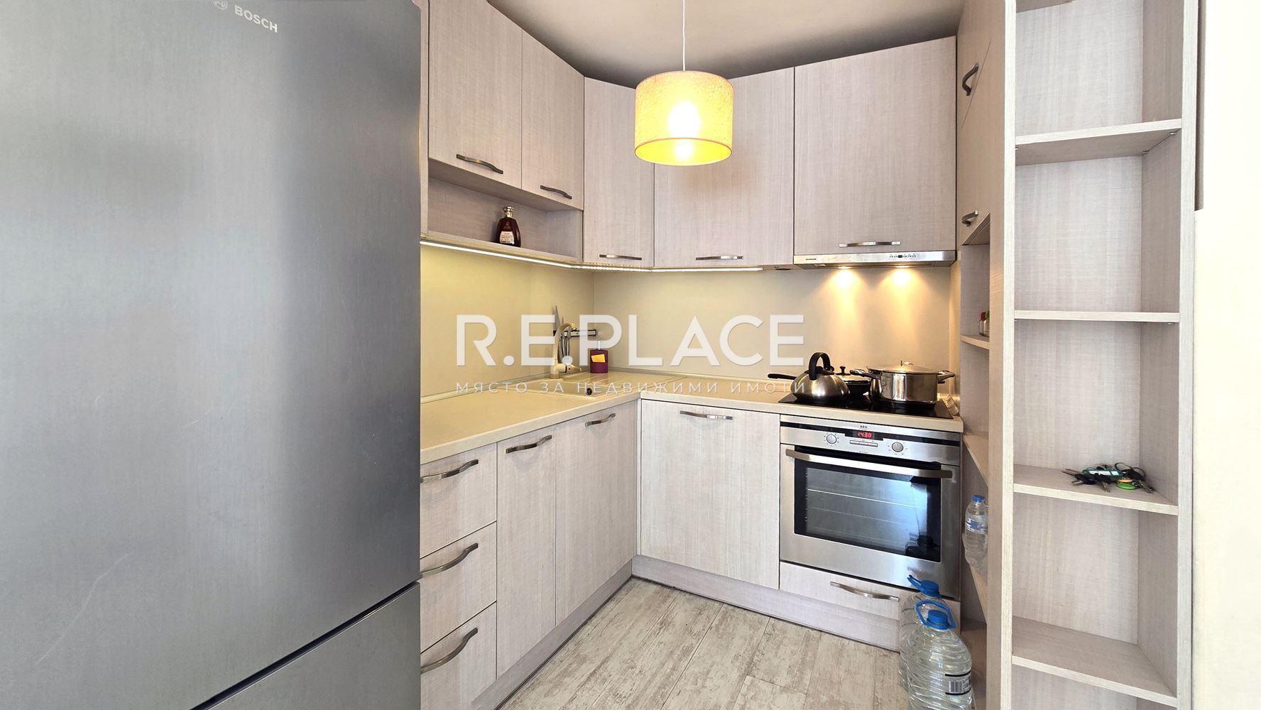 Продава тристаен апартамент с морска панорама гр. Варна, кв. Бриз