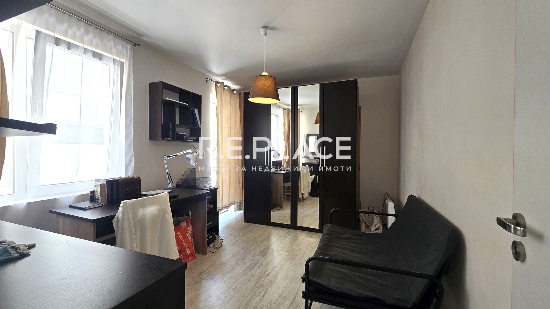 Продава тристаен апартамент с морска панорама гр. Варна, кв. Бриз