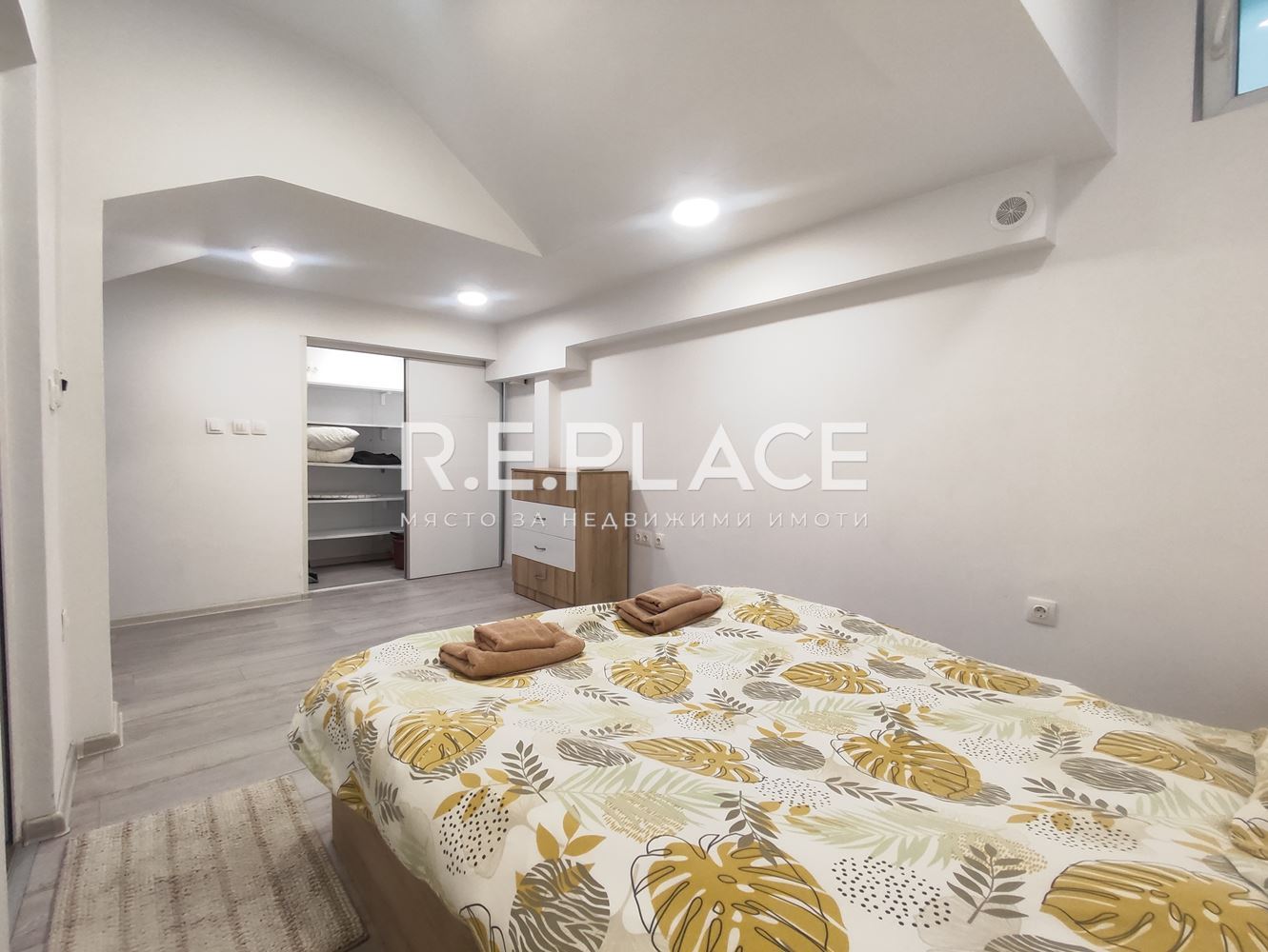 Продава двустаен апартамент в две паркоместа в гр. Варна, кв. Бриз